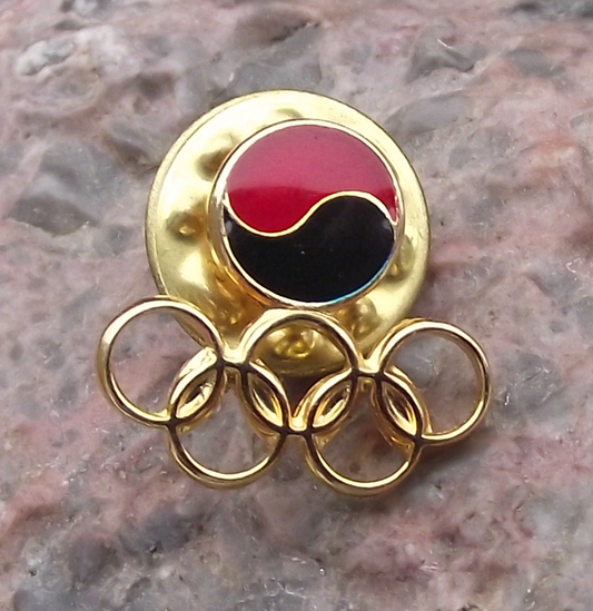 Vintage Korea Olympic Committee Yin Yang Logo Rings Pin Badge