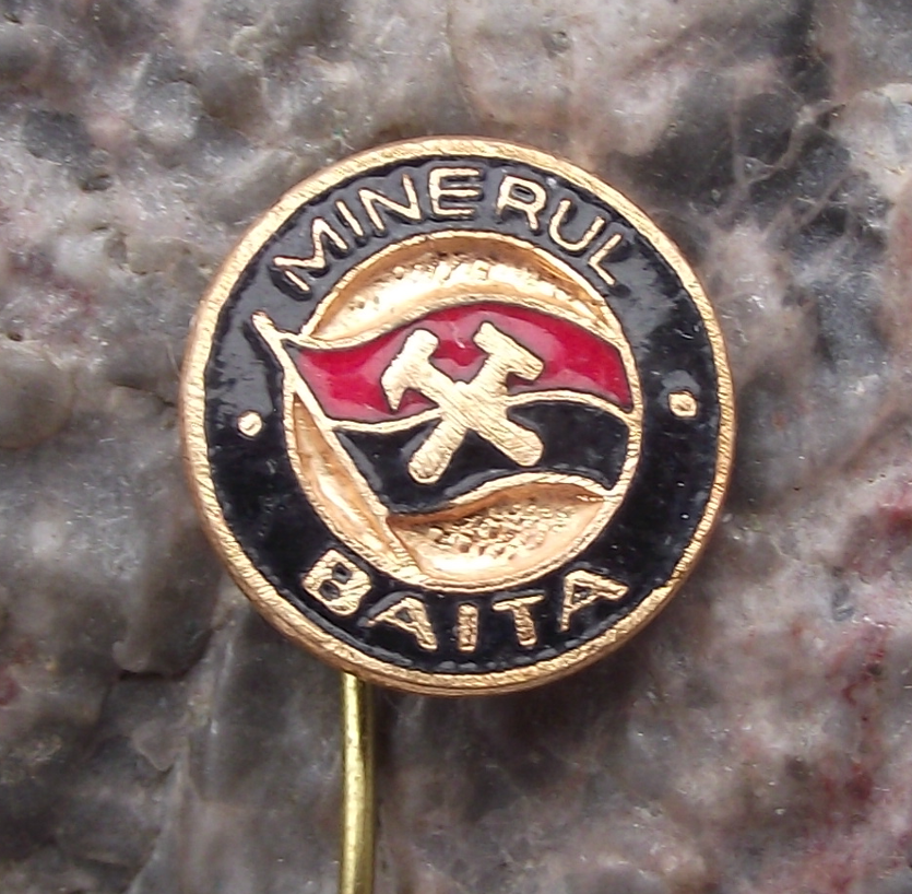 Vintage Minerul Baita Football Club Romania Soccer Pin Badge