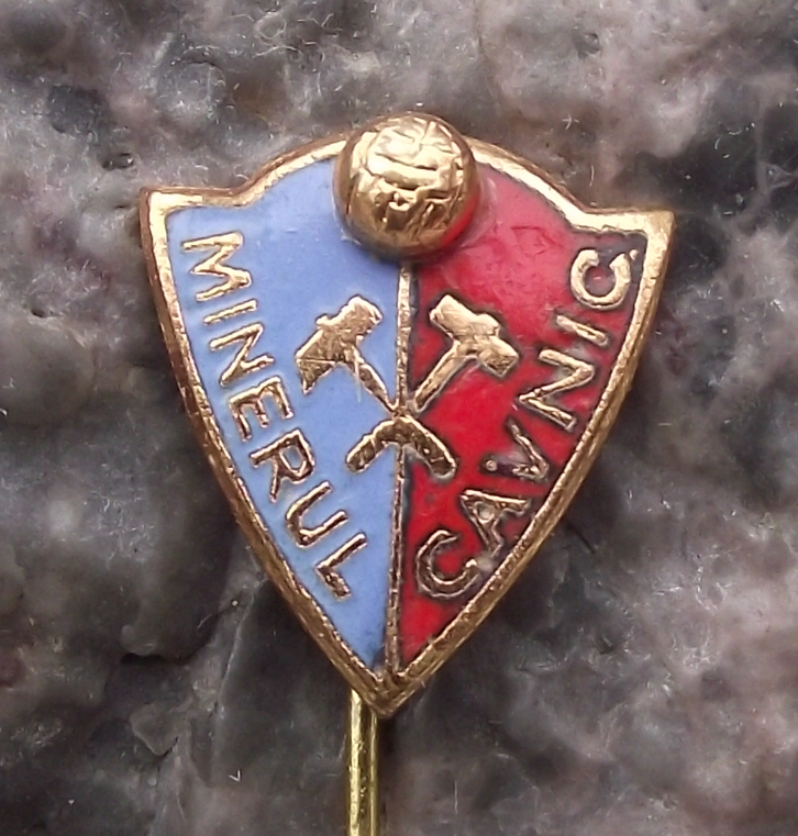 Vintage Minerul Cavnic Football Club Romania Soccer Pin Badge