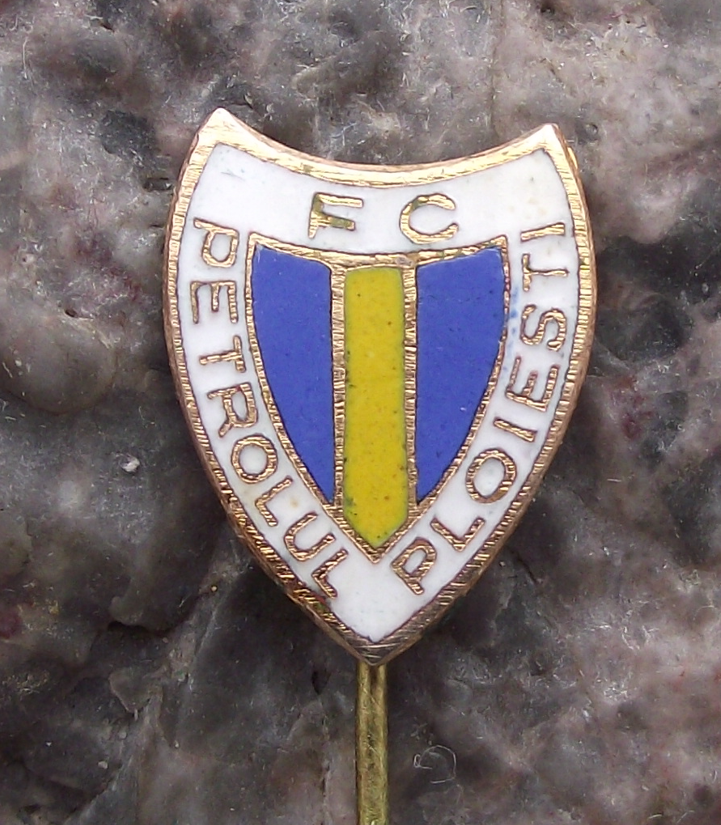 Vintage FC Petrolul Ploiești Football Club Romania Soccer Pin Badge