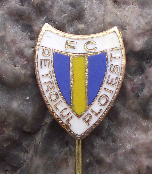 Vintage FC Petrolul Ploiești Football Club Romania Soccer Pin Badge