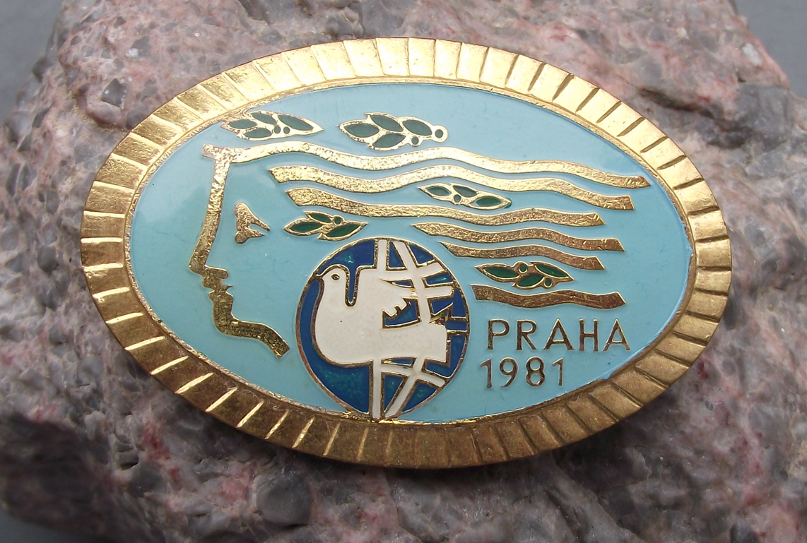 1981 United Nations UN World Womens Conference Prague Dove Pin Badge