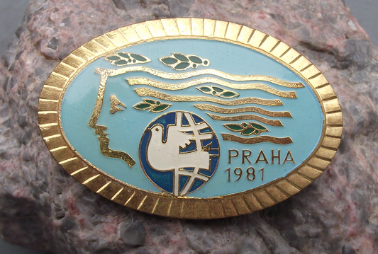 1981 United Nations UN World Womens Conference Prague Dove Pin Badge
