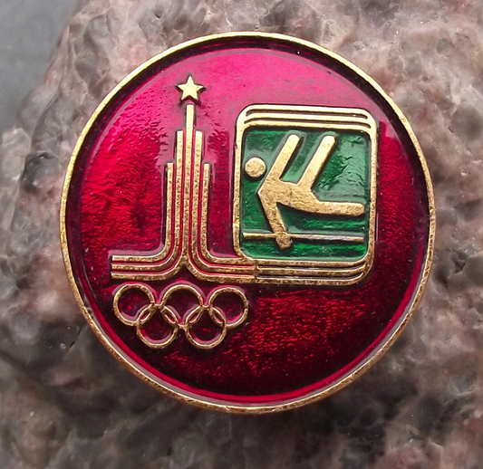 1980 Moscow Russia Summer Olympic Games Horizontal Bar Gymnastics Pin Badge