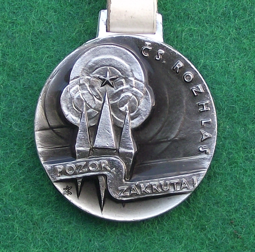 Vintage Czech State Broadcasting Radio Mast Logo Pozor Zakruta Keyring Keychain