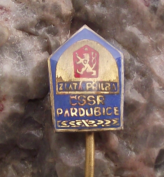 Vintage Small Pardubice Golden Helmet Motorbike Speedway Pin Badge