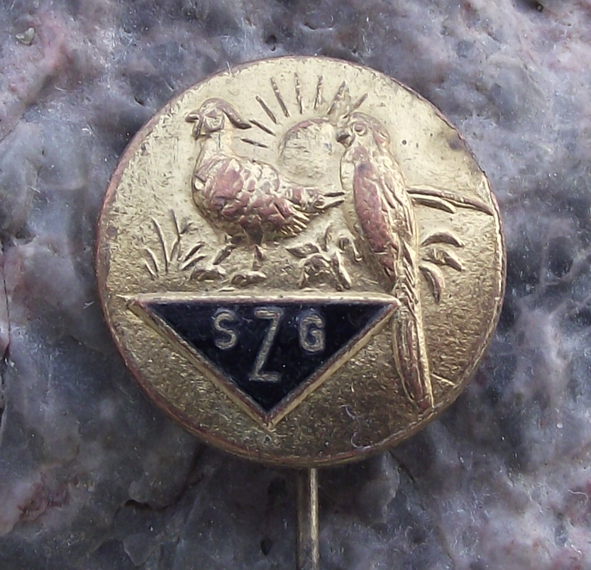 Vintage East German Pigeon Breeders SZG Spezialzuchtgemeinschaft Pin Badge