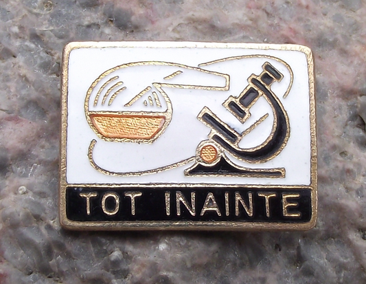 Vintage Romania Youth Pioneers FORWARD Microscope Science Chemistry Pin Badge