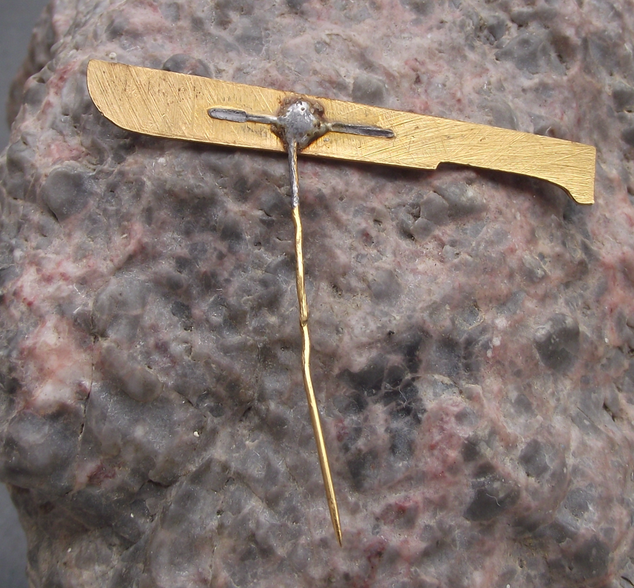 Vintage Cuba Cuban ADELANTE CUBANO Onward Slogan Machete Pin Badge