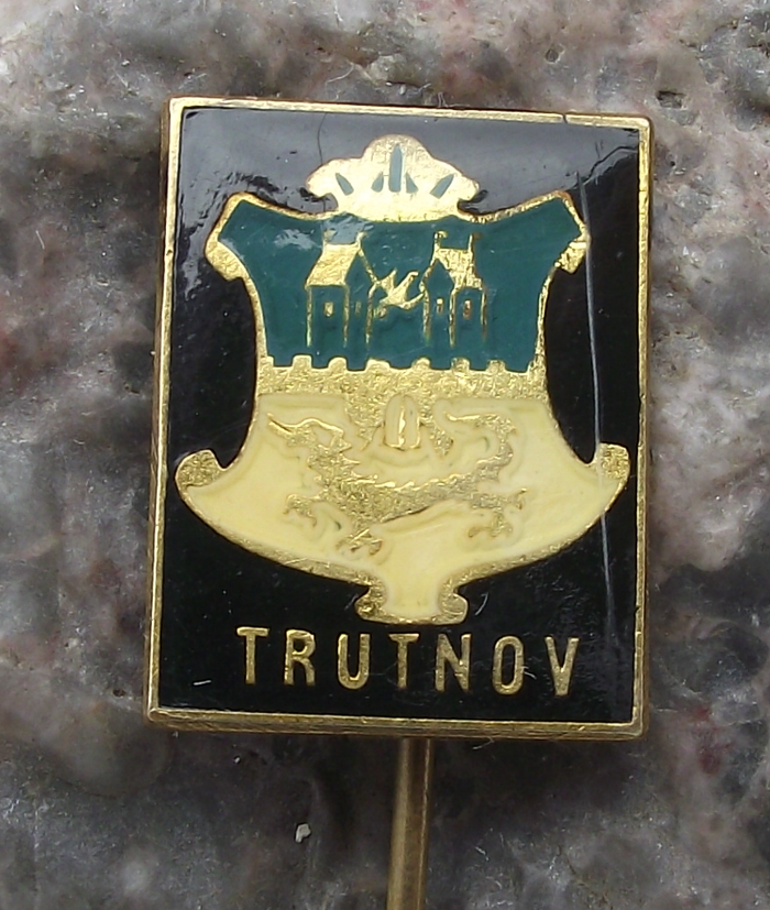 Vintage Trutnov Czechoslovakia Mountain Skiing Town Crest Pin Badge
