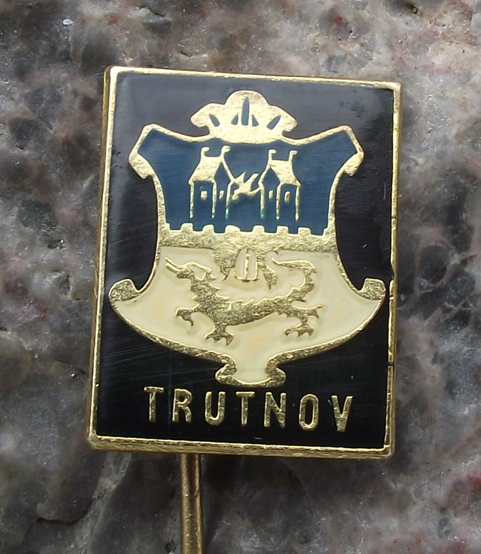 Vintage Trutnov Czechoslovakia Mountain Skiing Town Crest Pin Badge