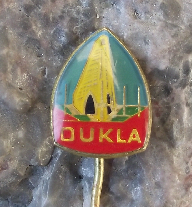 Vintage Word War 2 WW2 Monument Dukla Pass Battle Slovakia Pin Badge