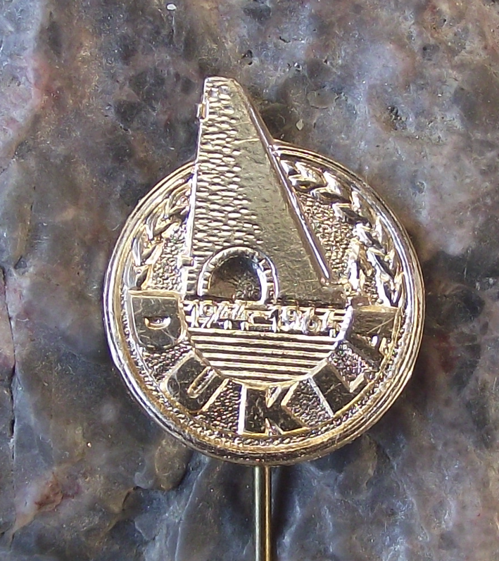 1964 Slovak Monument to Fallen Allied Soldiers Dukla Pass Anniversary Pin Badge