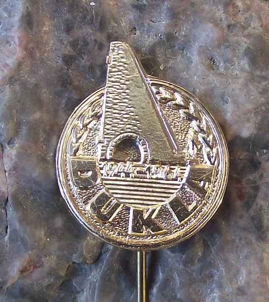 1964 Slovak Monument to Fallen Allied Soldiers Dukla Pass Anniversary Pin Badge