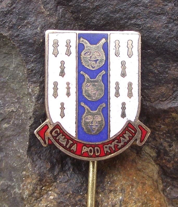 Vintage Mountain Hostel Chata pod Rysmi Rysami Hill Climbing Lodge Inn Pin Badge