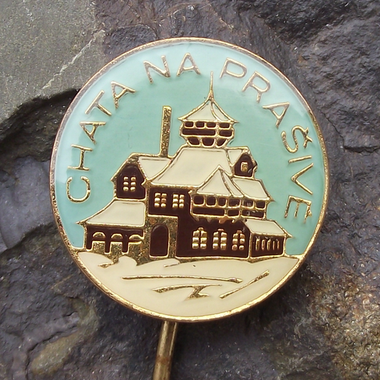 Vintage Mountain Hostel Chata Prašivá Hill Climbing Lodge Inn Pin Badge