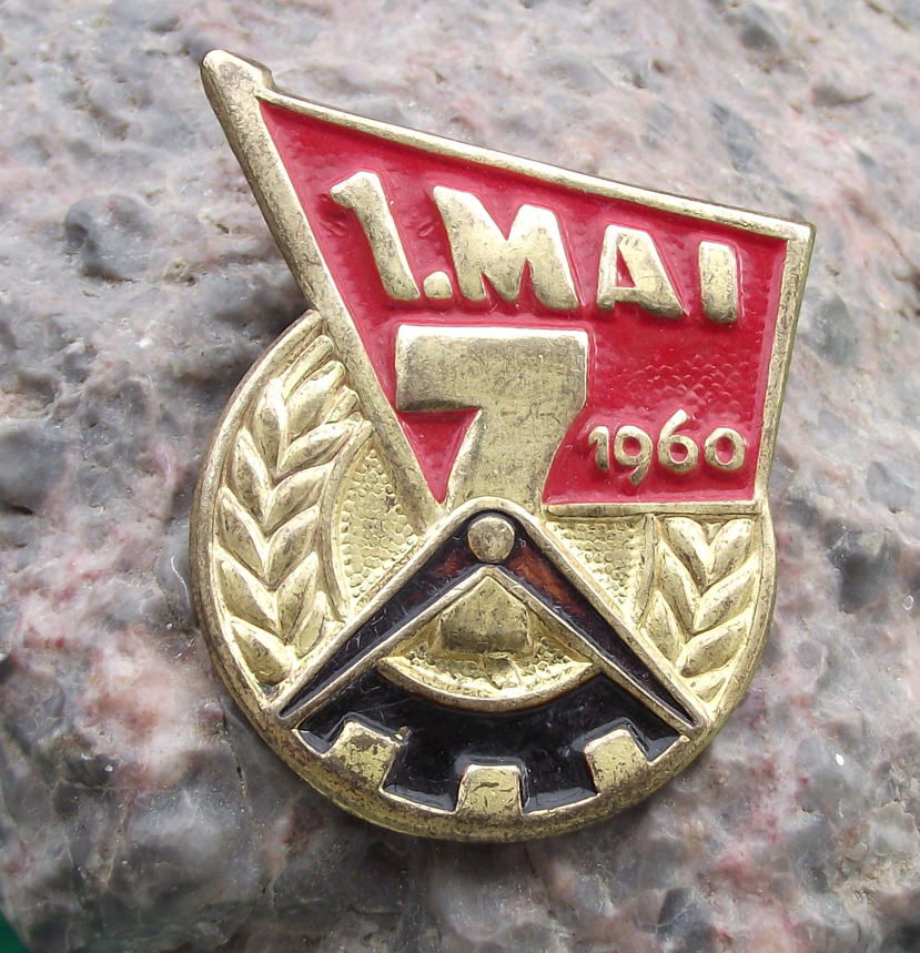 1960 East German DDR NAW National Workers May Day Red Flag Pin Badge