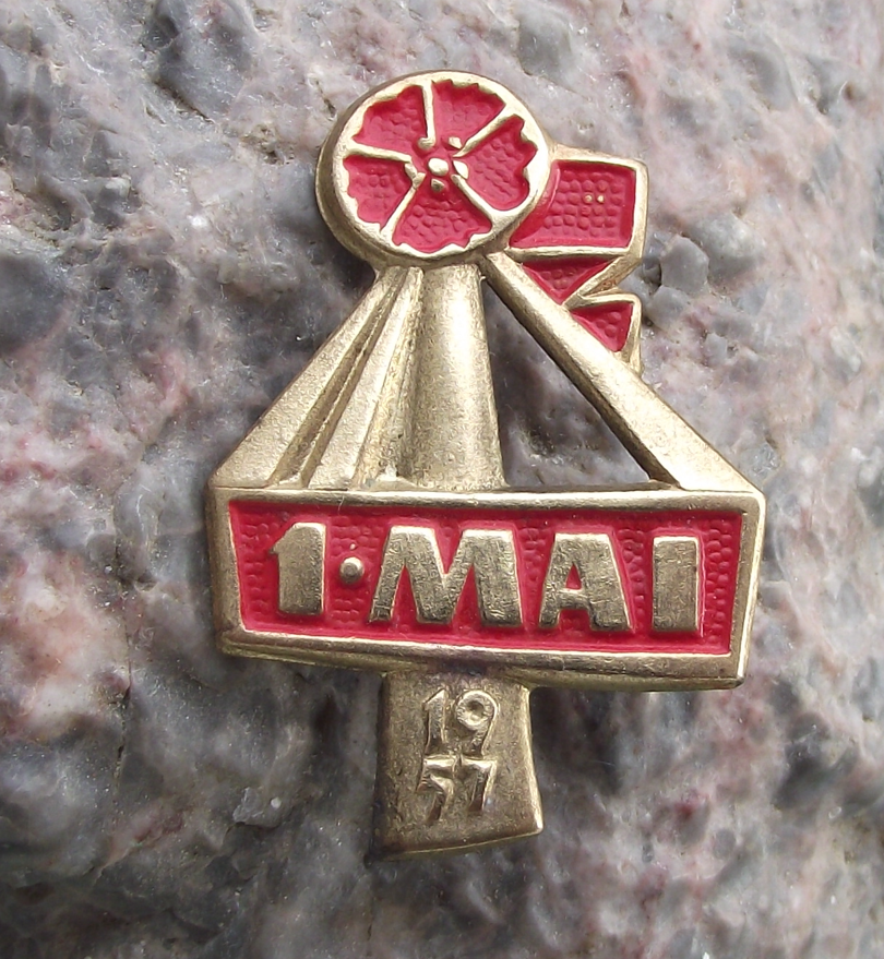 1957 East German DDR Red Communist Carnation Flower May Day Pin Badge