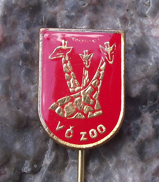 Vintage Giraffe Necks & Heads Safari Park Herd Dvur Kralove Czech Zoo Shield Pin Badge