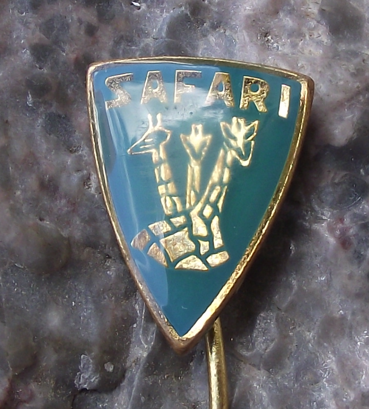 Vintage Giraffe Neck Head Safari Park Herd Dvur Kralove Czech Zoo Pin Badge