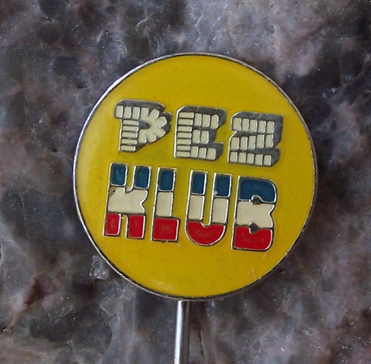 1976 Rare Yugoslavia PEZ KLUB Sweer Dispensers Club Pin Badge