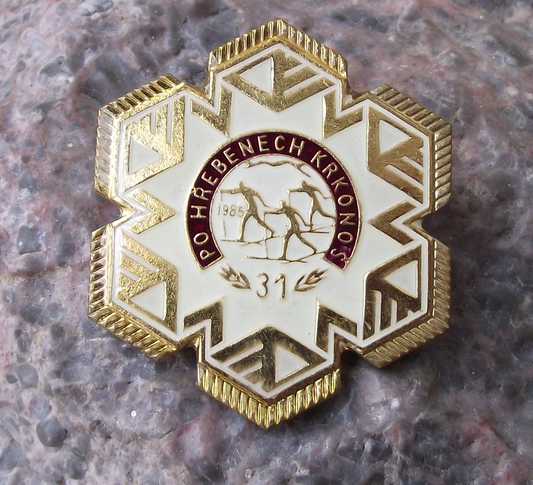 1985 Krkonošská sedmdesátka 70km Mountain Cross-country Skiing Krkonoše Pin Badge