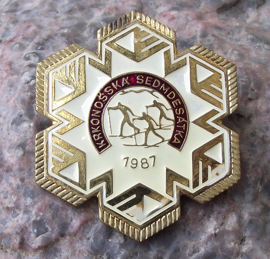 1987 Krkonošská sedmdesátka 70km Mountain Cross-country Skiing Krkonoše Pin Badge