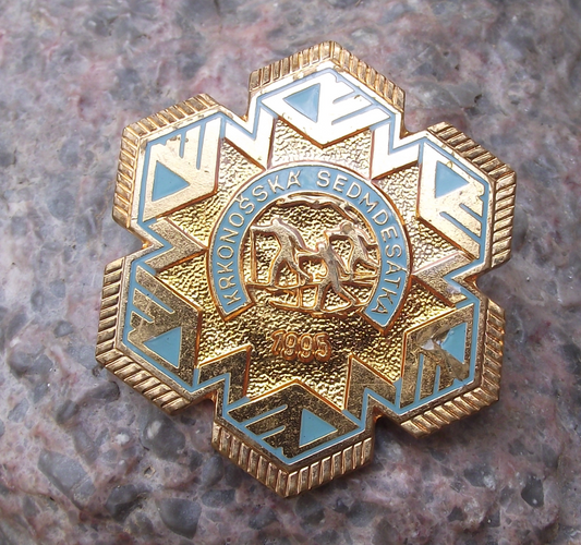 1995 Krkonošská sedmdesátka 70km Mountain Cross-country Skiing Krkonoše Pin Badge