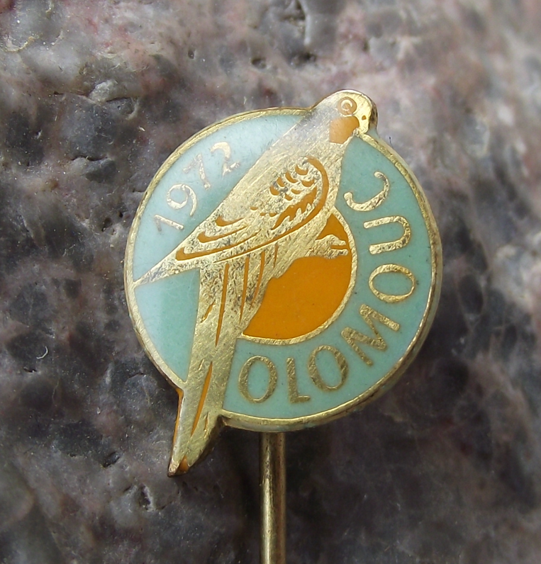 1972 Olomouc Parrot Breeders Association Exotic Bird Show Pin Badge