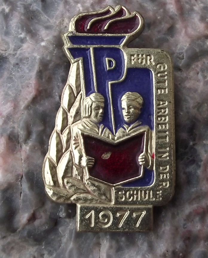 1977 Thalmann Pioneer GDR DDR Good School Work Student Award Pin Badge