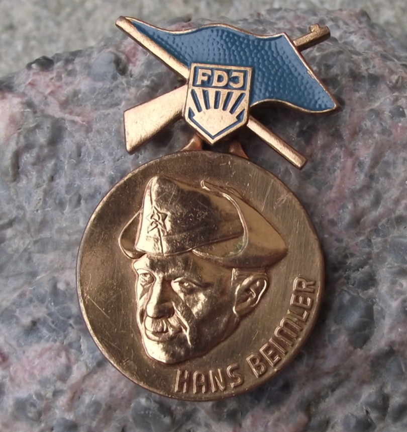 Vintage Hans Beimler Medal FDJ Best in Camp Award Crossed Rifles Pin Badge