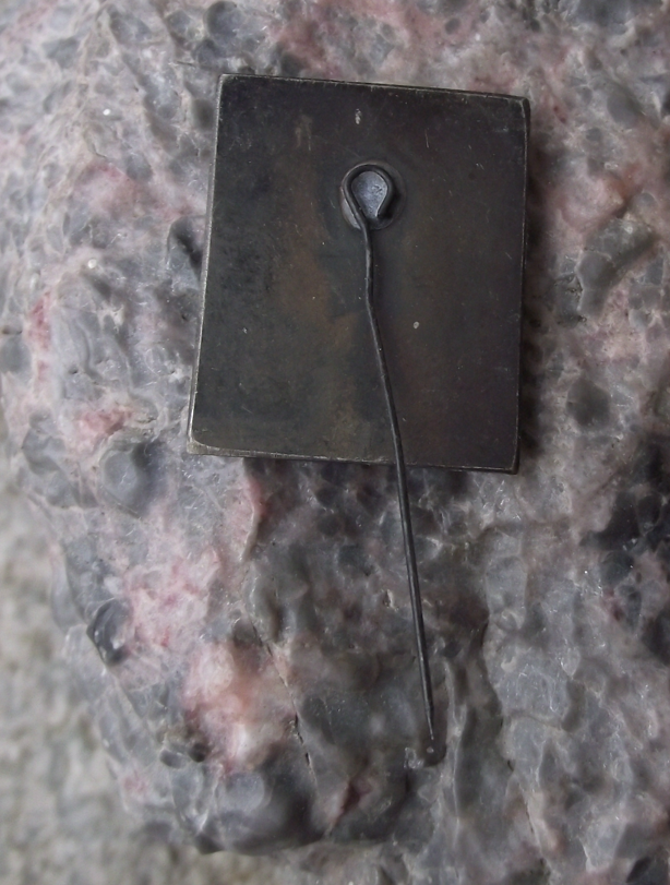 1975 Armenia CCO Student Construction Team Hammers and Spade Pin Badge