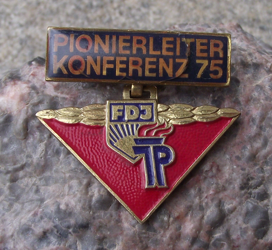 1975 FDJ Freie Deutsche Jugend DDR Germany Youth Leader Conference Pin Badge