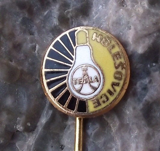 Vintage Tesla Holesovice Light Bulb Flash Logo Motif Manufacturing Plant Pin Badge