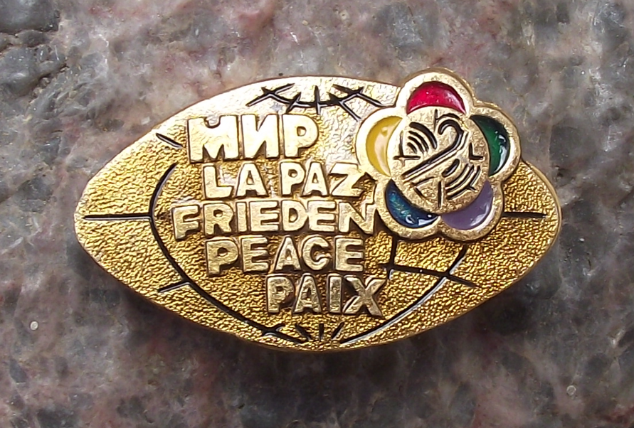 1985 WFDY World Youth Festival Moscow Russia Peace Paix Frieden Pin Badge