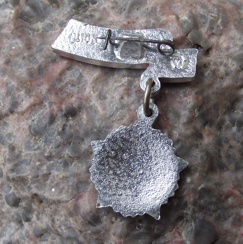 Vintage Soviet Order of Victory Day 9th May Medal Style Pin Badge