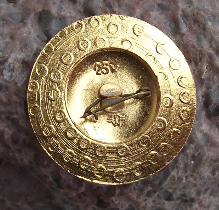 1975 Soviet Order of Victory Day 30th Anniversary Circle Medal Award Pin Badge