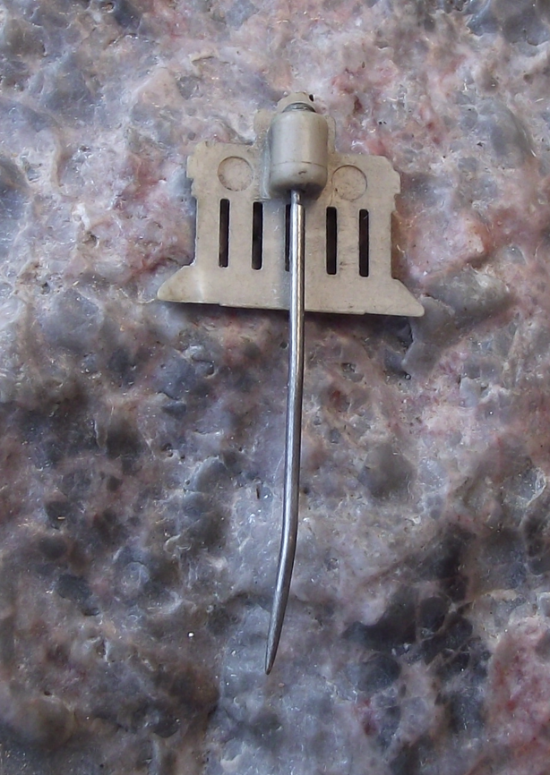 Vintage Berlin Brandenburg Gate East Germany DDR GDR Pin Badge