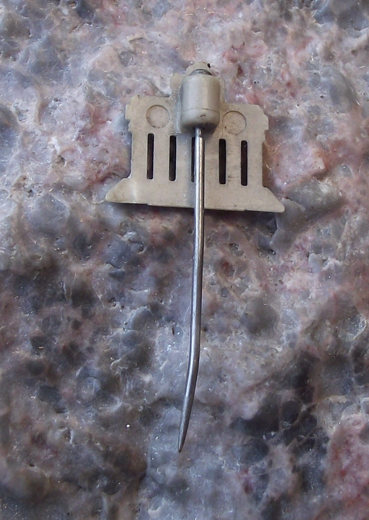 Vintage Berlin Brandenburg Gate East Germany DDR GDR Pin Badge