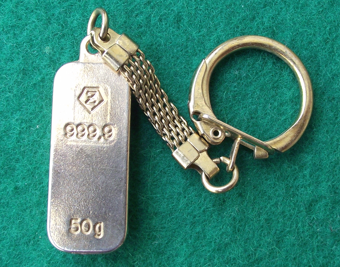 Vintage Fake but Slightly Convincing 50g 999.9 Gold Bar Golden Metal Key Ring