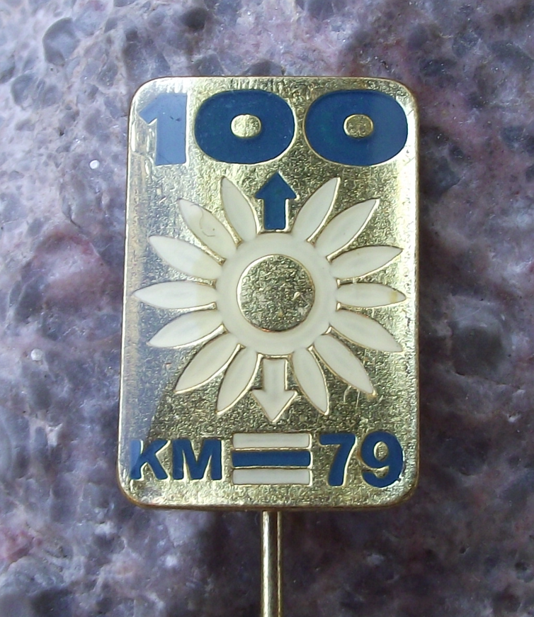 1979 100 km Kilometres Spring Walk National Walking Event Jarní kilometry Pin Badge