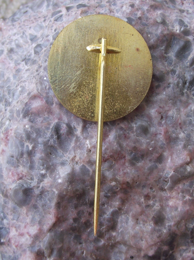 1980 100 km Kilometres Spring Walk National Walking Event Jarní kilometry Pin Badge