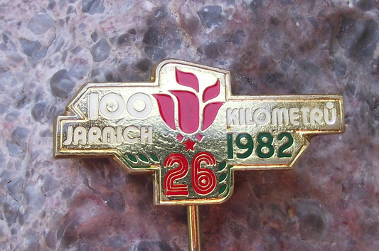 1982 100 km Kilometres Spring Walk National Walking Event Jarní kilometry Pin Badge
