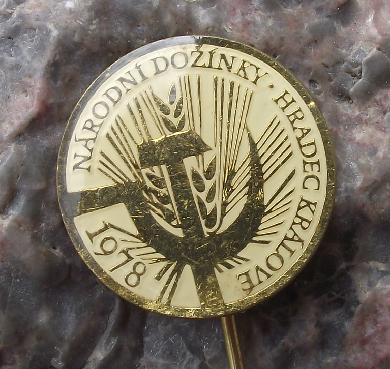 1978 National Harvest Festival Czechoslovakia Communist Farming Celebration Pin Badge