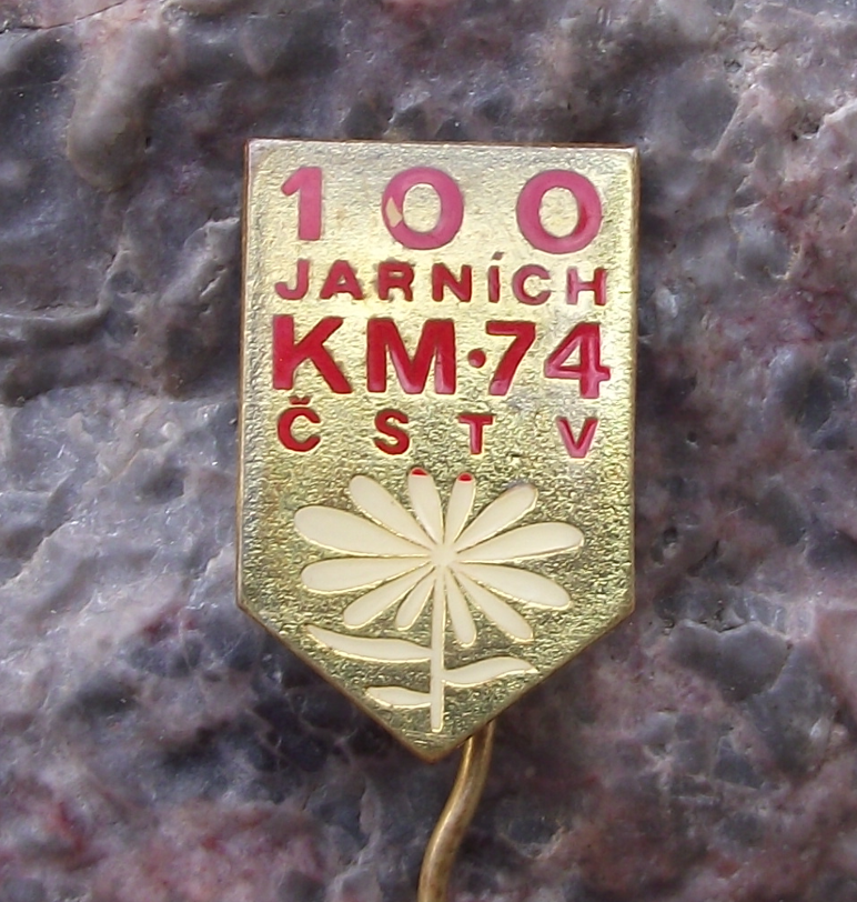 1974 100 km Kilometres Spring Walk National Walking Event Jarní kilometry Pin Badge