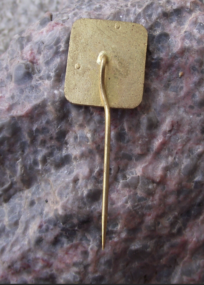 1977 100 km Kilometres Spring Walk National Walking Event Jarní kilometry Pin Badge