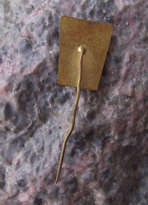 1973 100 km Kilometres Spring Walk National Walking Event Jarní kilometry Pin Badge