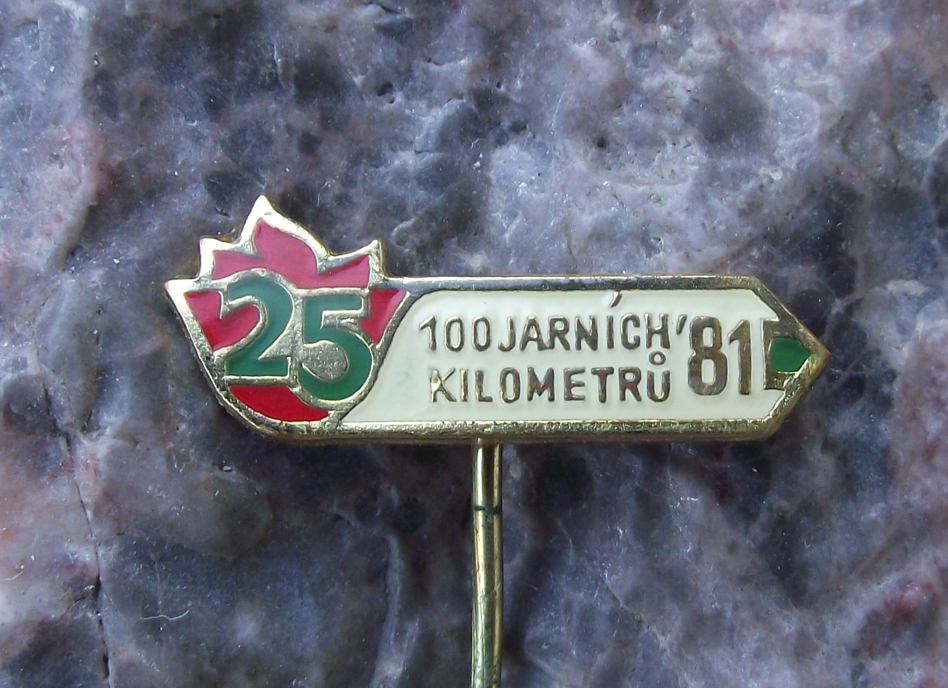 1981 100 km Kilometres Spring Walk National Walking Event Jarní kilometry Pin Badge