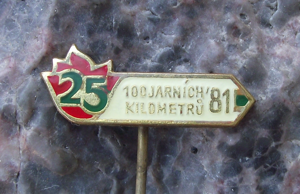 1981 100 km Kilometres Spring Walk National Walking Event Jarní kilometry Pin Badge