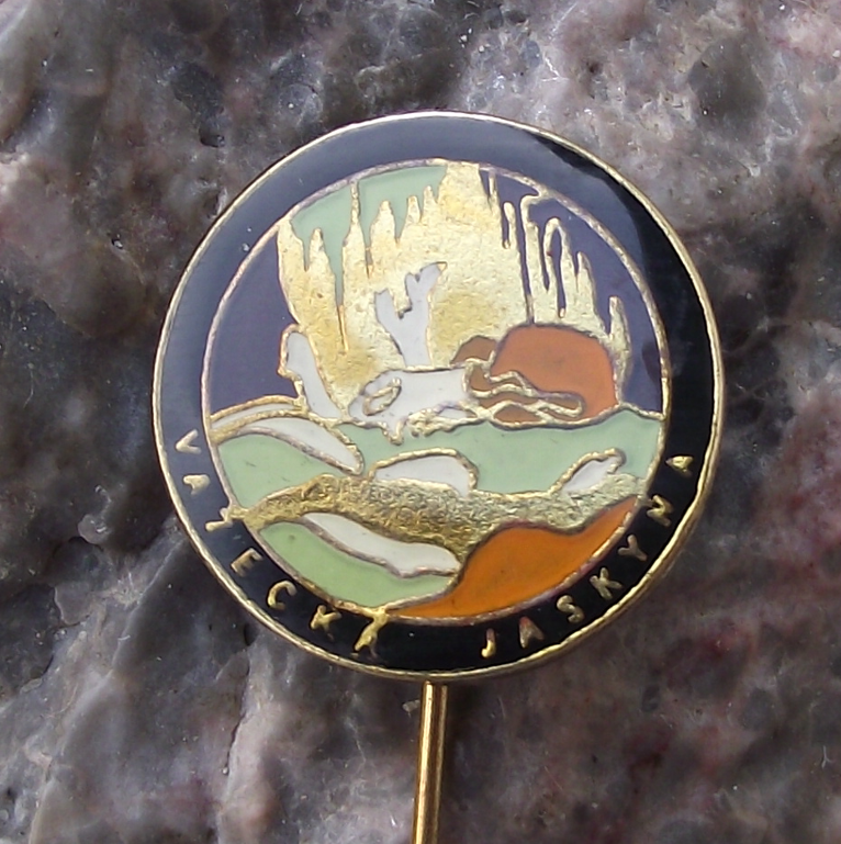 Vintage Važecká jaskyňa Važec Cave System Slovakia Tourist Pin Badge